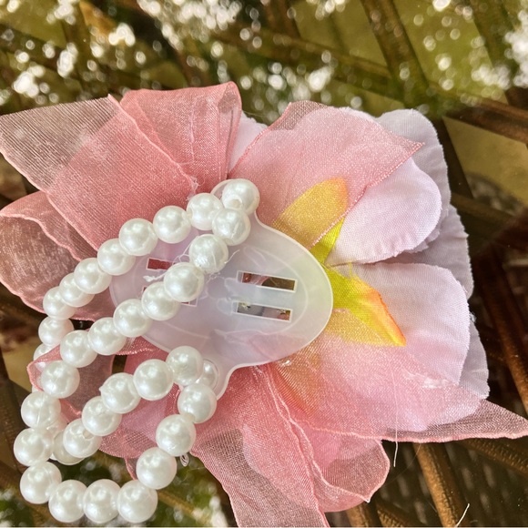 SINGLE PEONY WRISTLET CORSAGE - Picture 3 of 3